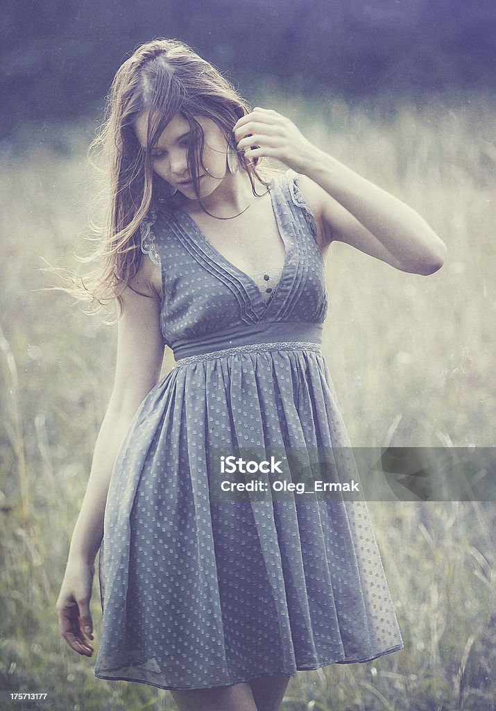 Красивая женщина в лесу (series) - Стоковые фото Активный образ жизни роялти-фри