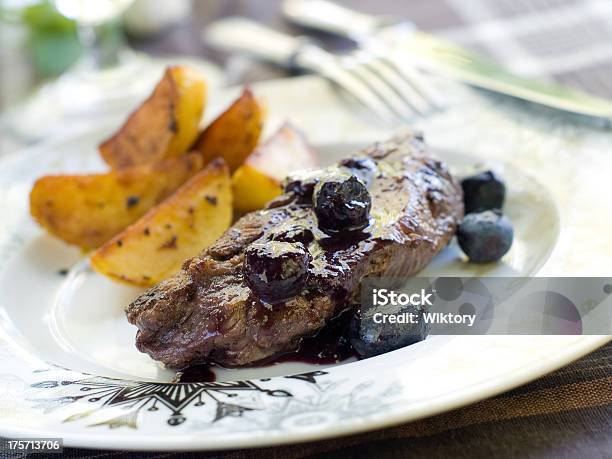 Filetiert Stockfoto und mehr Bilder von Amerikanische Heidelbeere - Amerikanische Heidelbeere, Filet Mignon, Rindfleisch