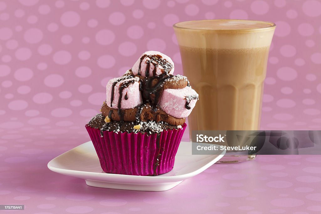 Guimauve et au chocolat avec le café boulangerie - Photo de Aliment libre de droits