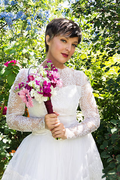 Vestidos De Novia Cortos - Banco de fotos e imágenes de stock - iStock Vestidos De Novia Cortos - Banco de fotos e imágenes de stock - iStock