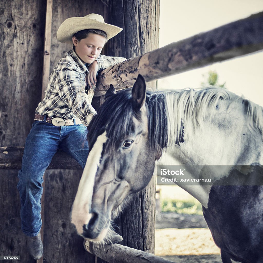 Cowboy et cheval - Photo de 10-11 ans libre de droits