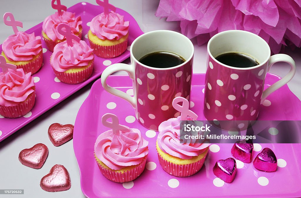 Nastro Rosa mattina tè con cupcakes - Foto stock royalty-free di Beneficenza