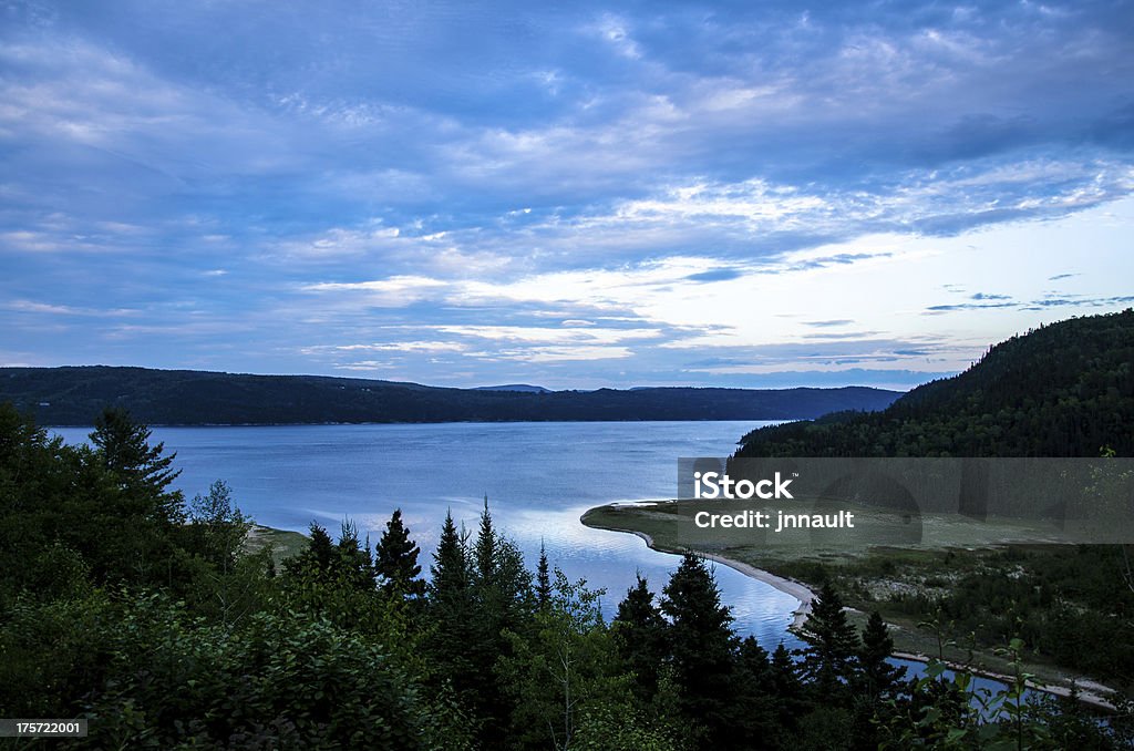 Paysage de montagne, au Canada, au Québec, le lac, Ciel menaçant, Nature, un Fjord, Ombre - Photo de Amérique du Nord libre de droits