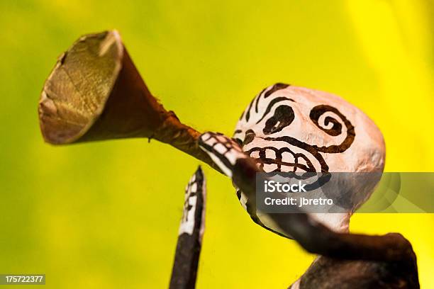 メキシコ料理死者の日のフィギュア吹くトランペット - トランペットのストックフォトや画像を多数ご用意 - トランペット, メキシコ文化, 写真