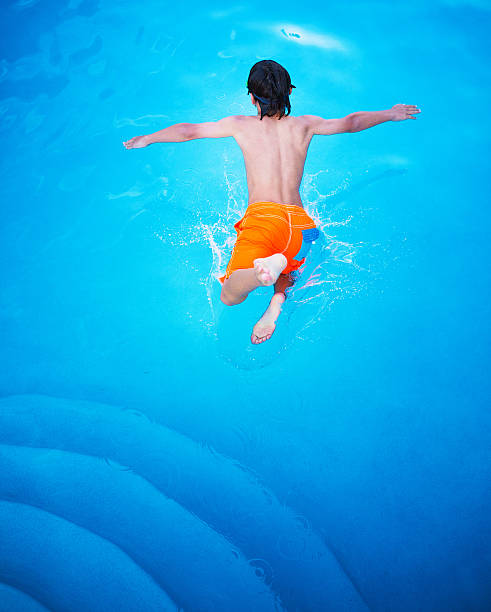 istock kid having a good time in the pool 175726008