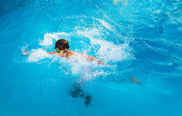 istock kid having a good time in the pool 175726011