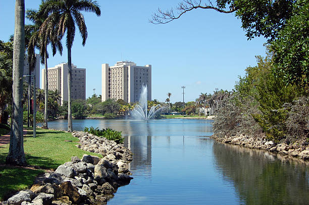 el campus de la universidad de miami - coral gables fotografías e imágenes de stock