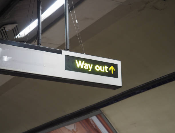 way out exit sign - way out sign imagens e fotografias de stock