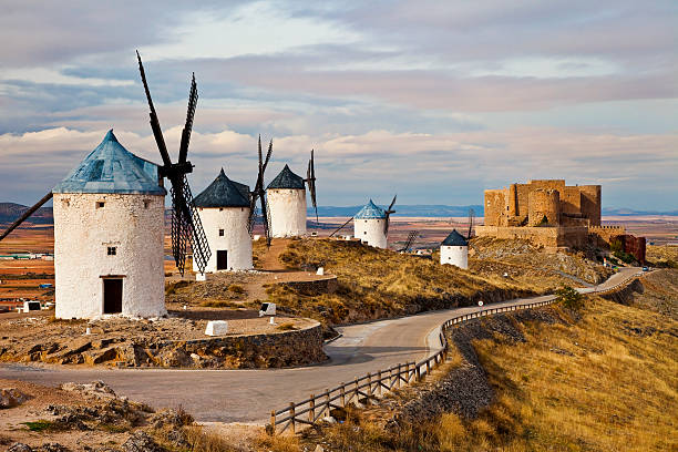 consuegra molinos de viento. comunidad autónoma de castilla-la mancha - windmill architecture traditional culture mill fotografías e imágenes de stock