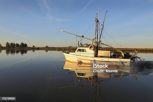 Porto Steveston Fishboat Ancora - Fotografie stock e altre immagini di Canada - Canada, Industria della pesca, Lavorare