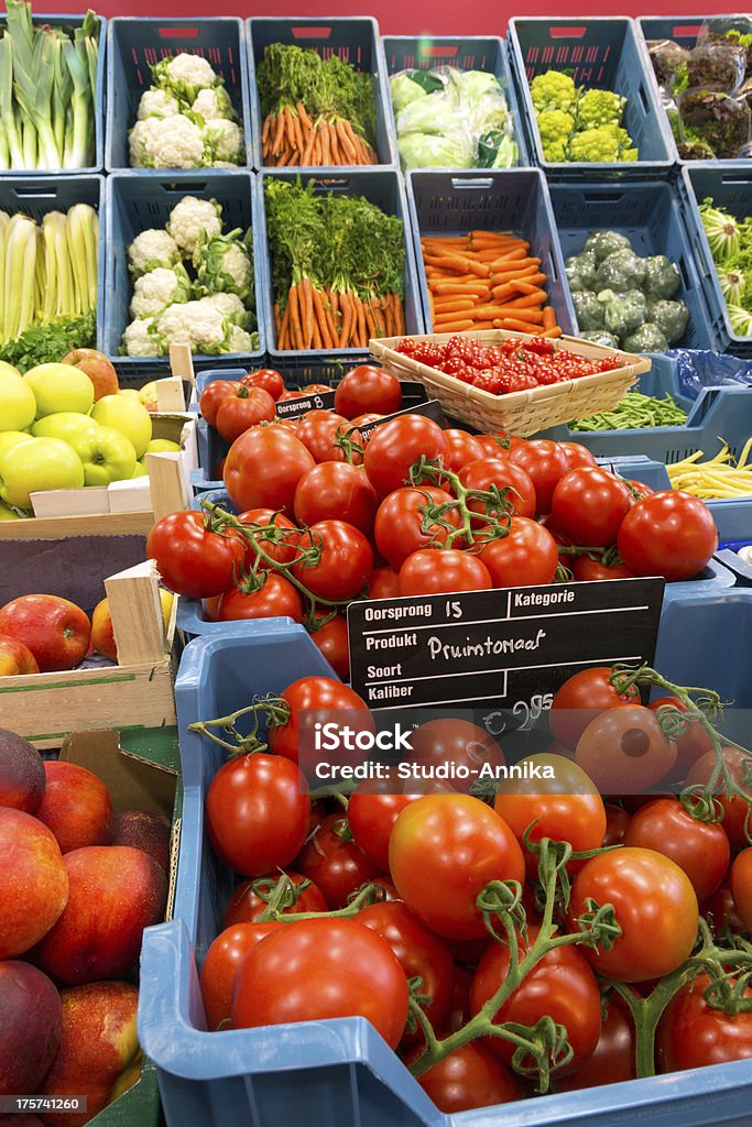 Красочные овощи на greengrocer - Стоковые фото Без людей роялти-фри
