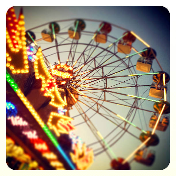 パーク遊園地 - ferris wheel luna park amusement park carnival ストックフォトと画像