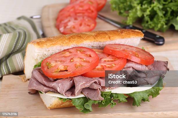 Photo libre de droit de Sandwich Au Rôti De Bœuf banque d'images et plus d'images libres de droit de Aliment - Aliment, Aliment rôti, Baguette de pain