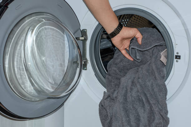 istock Put the laundry in the washing machine 1757455338