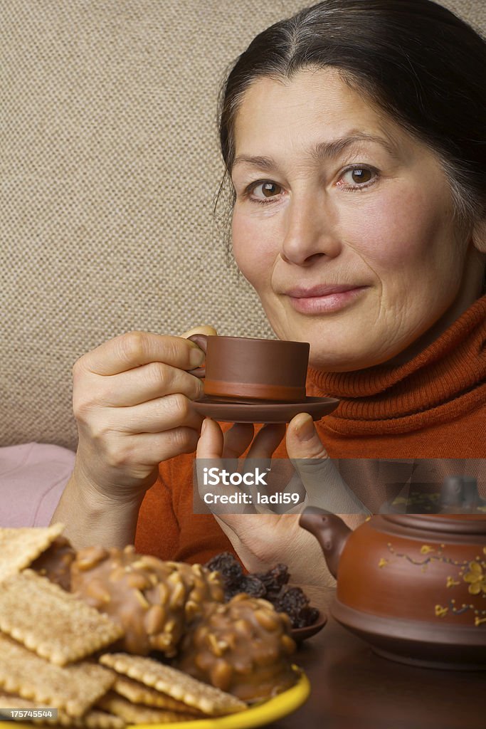 Mujer haciendo un té chino - Foto de stock de Adulto libre de derechos
