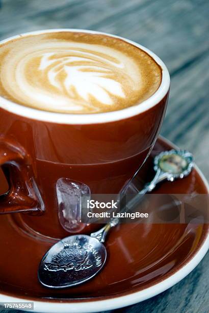 Nueva Zelanda Blanco Plana Café Con Motivos Helecho De Plata Foto de stock y más banco de imágenes de Bebida