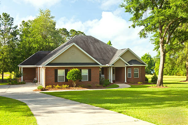 istock Suburban house with a big yard 175747026