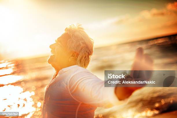 Sensación De Blessed Foto de stock y más banco de imágenes de 60-69 años - 60-69 años, Abierto, Adulto