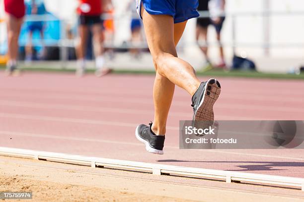 Corredor De Pista - Fotografias de stock e mais imagens de Adulto - Adulto, Atividade, Atleta de pista e campo