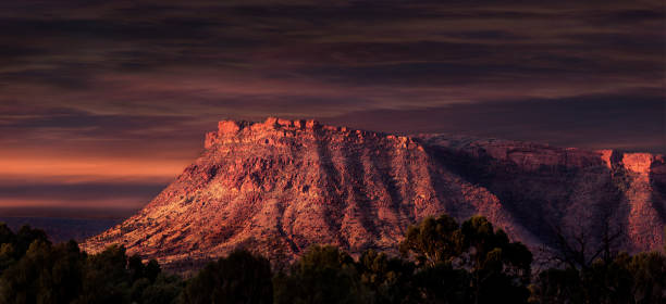 istock Kings Canyon lookout at sunset 1757596824