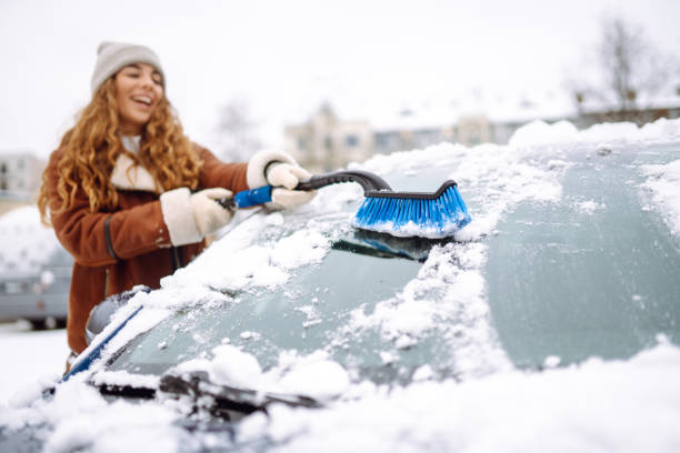 istock Time to clear the snow! 1757603371