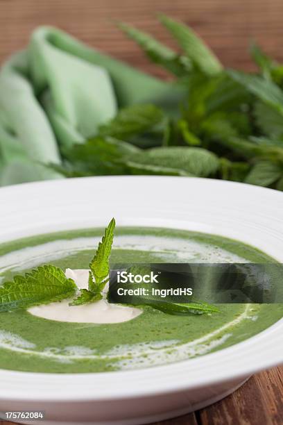 Nessel Cremesuppe Stockfoto und mehr Bilder von Brennessel - Brennessel, Suppe, Bildhintergrund