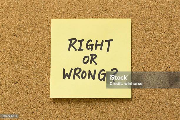 Certo Ou Errado - Fotografias de stock e mais imagens de Amarelo - Amarelo, Erro, Escrito à Mão