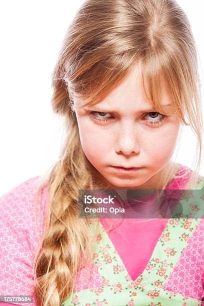 Retrato De Una Chica Joven Foto de stock y más banco de imágenes de 10-11 años - 10-11 años, Adolescente, Cabello largo