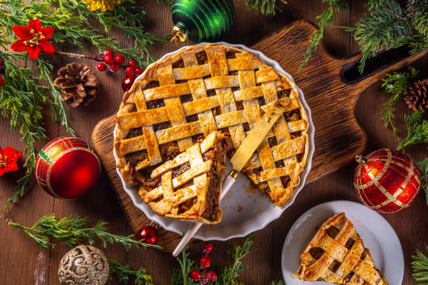 istock Traditional Christmas mince pie 1757861824
