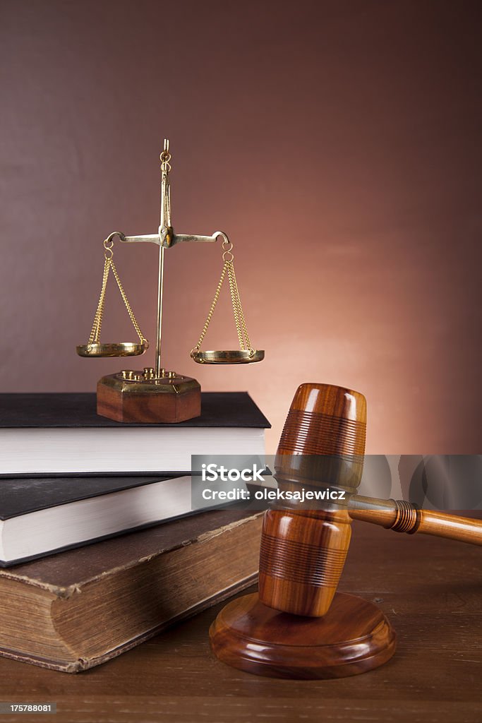 Bureau en bois dans le law firm - Photo de Autorité libre de droits