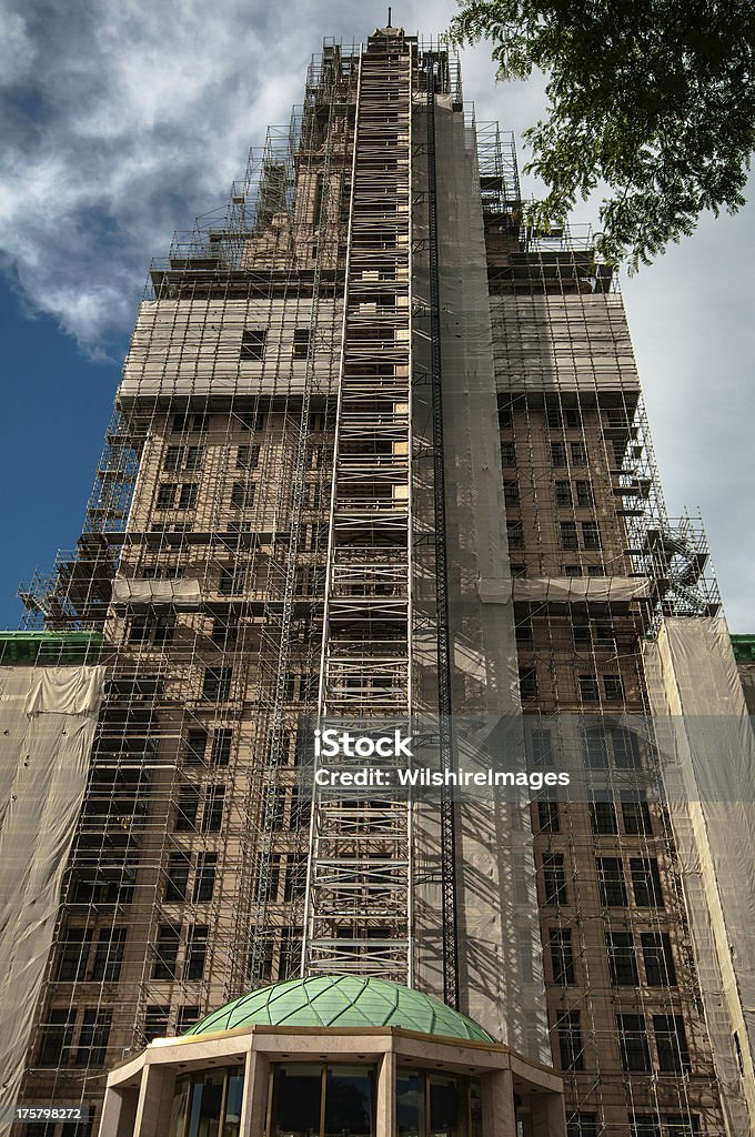 Viajantes Tower andaimes para a primeira renovação - Foto de stock de Fachada royalty-free