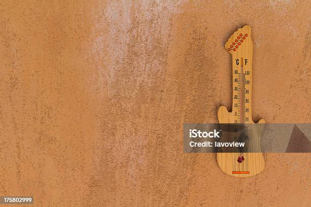 Foto de Termômetro Em Formato De Guitarra e mais fotos de stock de Calor - Calor, Cimento, Congelado