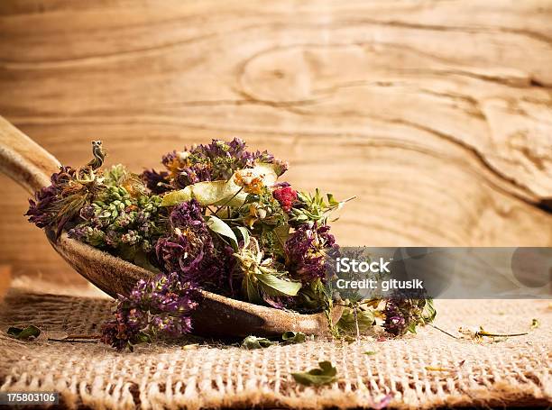 Tè Alle Erbe - Fotografie stock e altre immagini di Alimentazione sana - Alimentazione sana, Alimenti secchi, Camellia sinensis