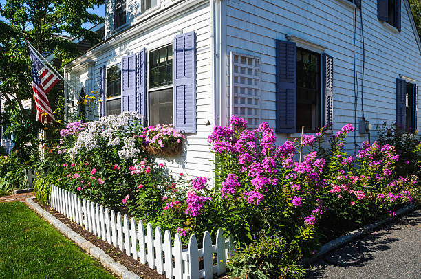 istock Street Side Garden 175808673