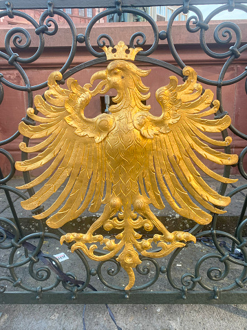 Coat of arms of the city of Frankfurt am Main on the Justitia or Gerechtigkeitsbrunnen in the Old Town of Frankfurt am Main, Hesse, Germany