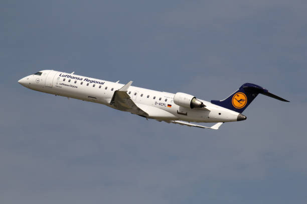 lufthansa cityline bombardier crj700 - crj 700 imagens e fotografias de stock