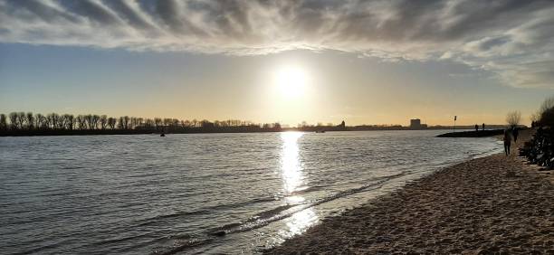 Winter evening at Övelgönne Beach Övelgönne Beach is a popular Hamburg beach with some beach bars. övelgönne stock pictures, royalty-free photos & images