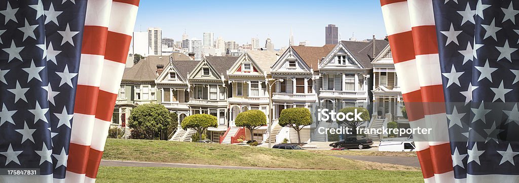 Bandeira dos EUA sobre o horizonte de São Francisco - Foto de stock de Alamo Square royalty-free