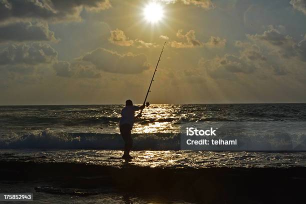 Angler Na Plaży - zdjęcia stockowe i więcej obrazów Biznes - Biznes, Chmura, Długi