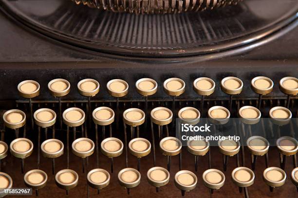 Antiguidade Máquina De Escrever Com Letras Sem - Fotografias de stock e mais imagens de Antigo - Antigo, Antiguidade, Botão - Peça de Máquina