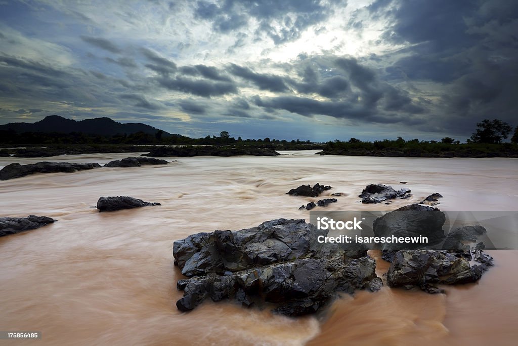 Somphamit Wodospad o zachodzie słońca, Southern Laos - Zbiór zdjęć royalty-free (Azja)