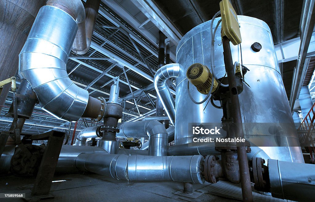 Zona Industrial gasodutos, de aço e equipamento - Royalty-free Azul Foto de stock