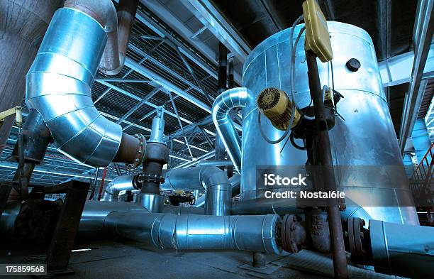 Zona Industrial Gasodutos De Aço E Equipamento - Fotografias de stock e mais imagens de Azul - Azul, Aço, Aço Inoxidável