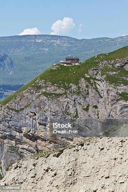 Restaurante No Alto Na Montanha - Fotografias de stock e mais imagens de Alpes Europeus - Alpes Europeus, Ao Ar Livre, Azul