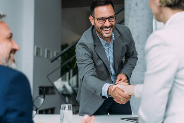 성공적인 파트너십 - business relationship handshake business meeting 뉴스 사진 이미지