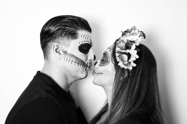 couple kissing in Black and White