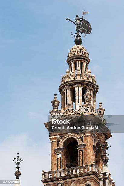 Wieża I Spire Of The Giralda W Sewilli - zdjęcia stockowe i więcej obrazów Andaluzja - Andaluzja, Architektura, Barok