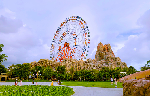 Phu Quoc, Vietnam - ‎May 29, 2022 : Large Ferris Wheel And Artificial Rock Mountain At VinWonders Phu Quoc. VinWonders Phu Quoc Is Currently The Largest Theme Park In Viet Nam.