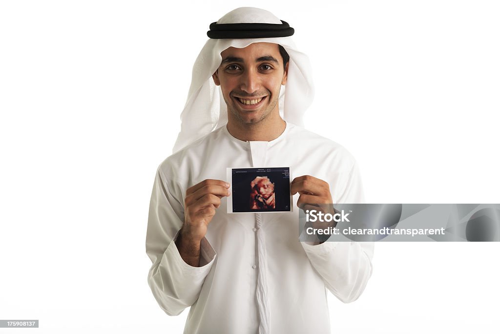 ハッピーなアラビアの赤ちゃんの写真を持つ男性 - 1人のロイヤリティフリーストックフォト