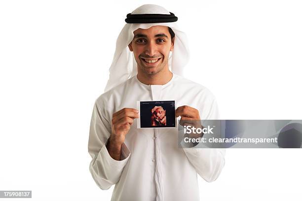 ハッピーなアラビアの赤ちゃんの写真を持つ男性 - 1人のストックフォトや画像を多数ご用意 - 1人, アラビア, アラビア風